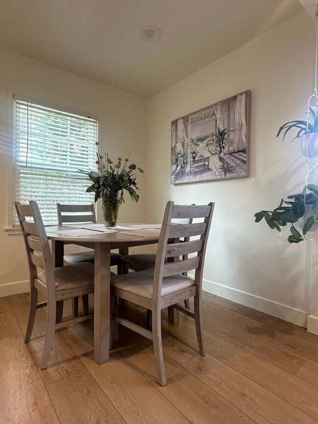 Building Photo - 2303 Amherst Ave