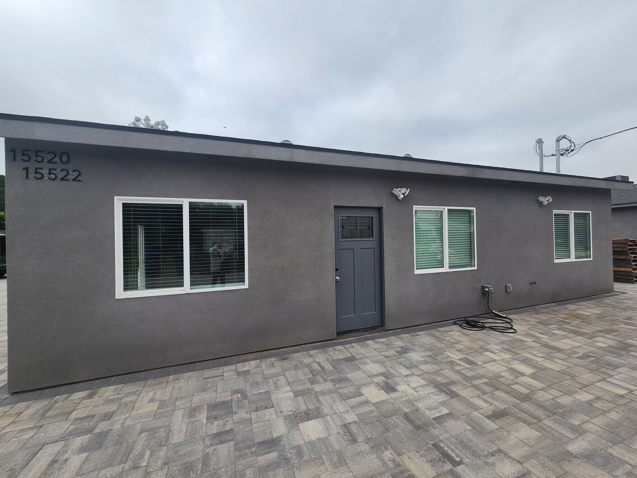 Building Photo - 15524 Tupper St
