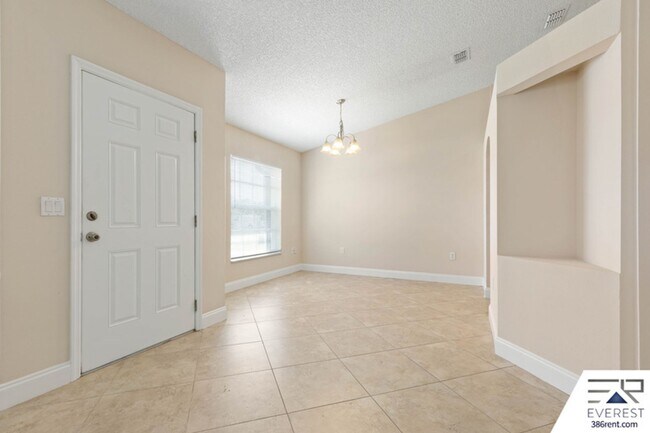Building Photo - FULLY FENCED 3/2/2 IN THE HEART OF PALM COAST