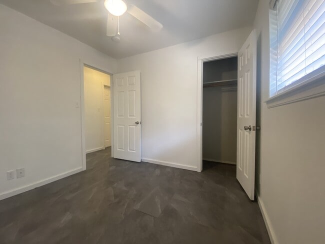 Building Photo - 1714 Village Dr