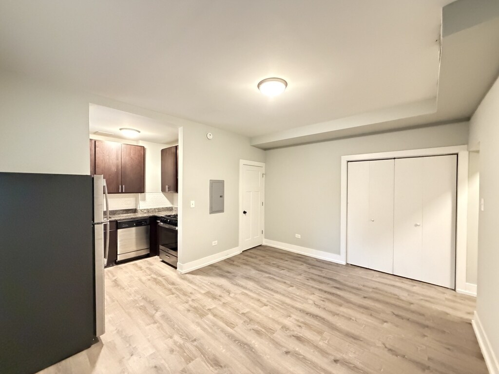 Building Photo - 913 Maple