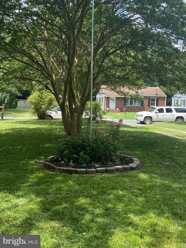 Building Photo - 1009 Tyler Ave