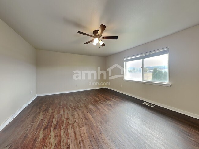 Building Photo - 1327 Whitehouse Ave