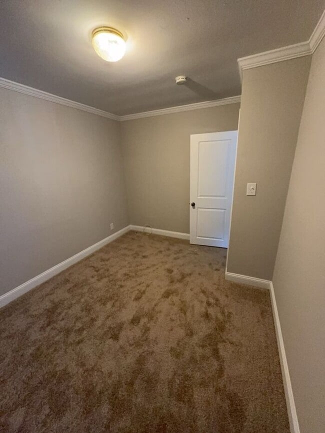 Building Photo - !! $500 OFF 2nds  MONTH'S RENT!!! Charming 3BR 2BA Home w/ Updated Kitchen + Large Front and Back...