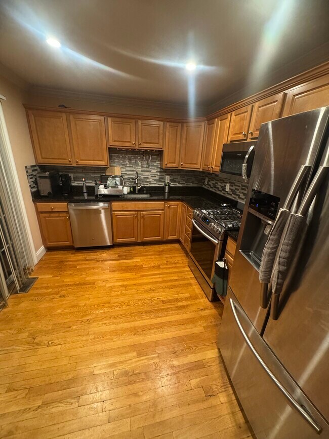 Building Photo - 39 Maple Tree Ave
