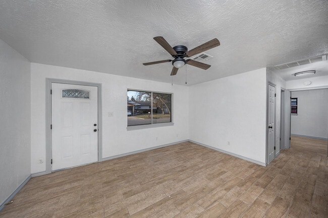 Building Photo - 508 NW Woodridge Dr