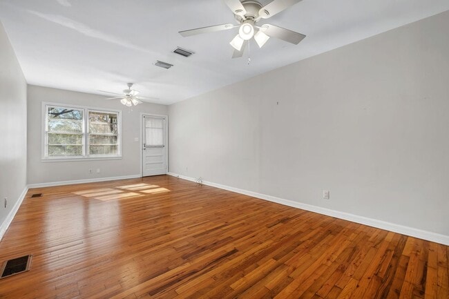 Building Photo - Charming Midtown Tallahassee Duplex