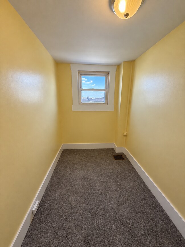 Building Photo - 3326 Lyndale Ave