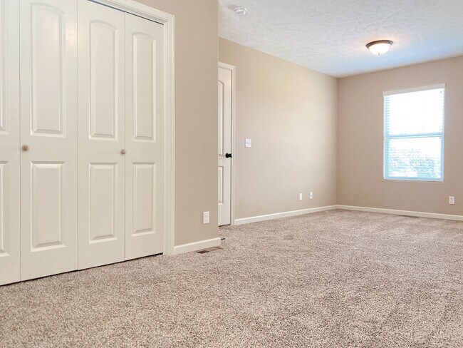 Building Photo - Beautiful & Nearly new SW Chalco area 4 bed Two Story