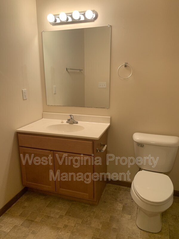 Building Photo - 196 Cardinal Wy