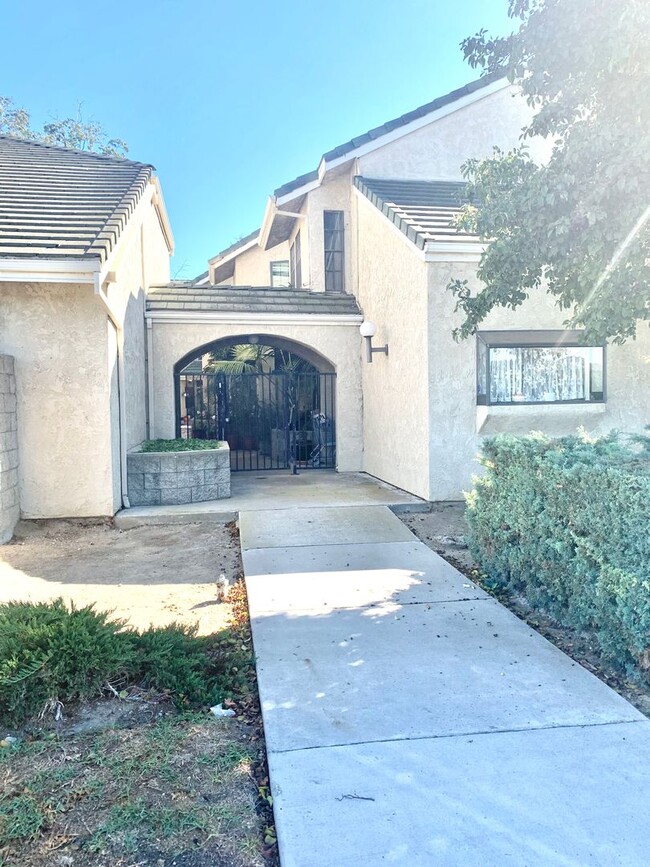 Building Photo - Upgraded Cambria Village Townhome