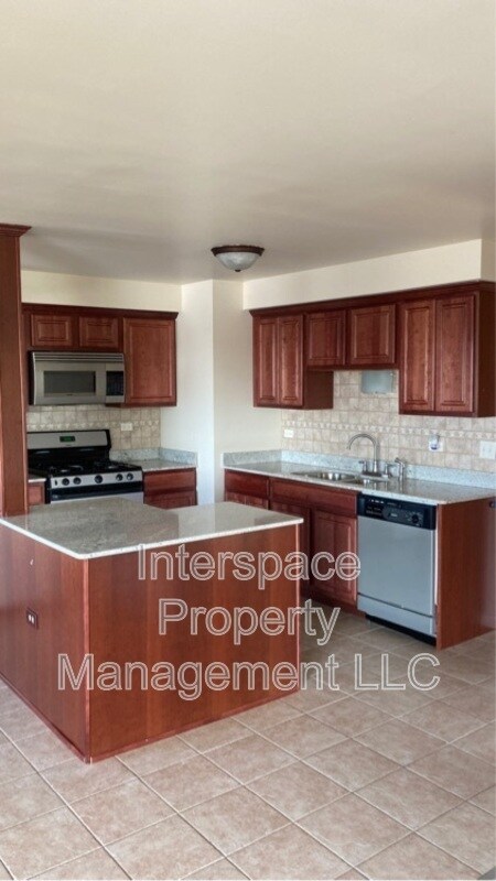 Building Photo - 9937 S Cicero Ave