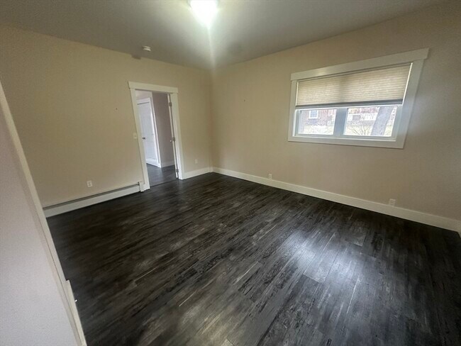 Building Photo - 105 Elm St