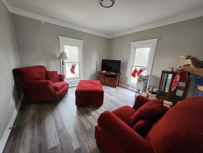 Building Photo - 116 N Summit St