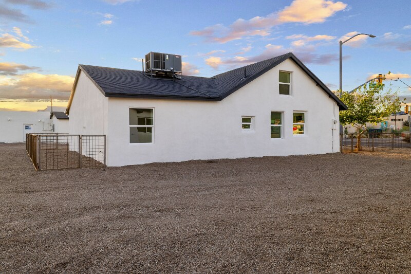 Building Photo - 1327 W Speedway Blvd