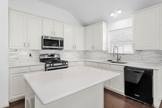 Building Photo - 19423 Wildwood Dale Ln