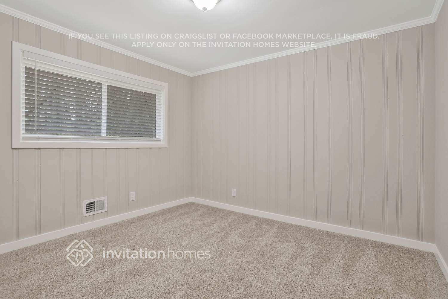 Building Photo - 327 Terrydale Dr SE