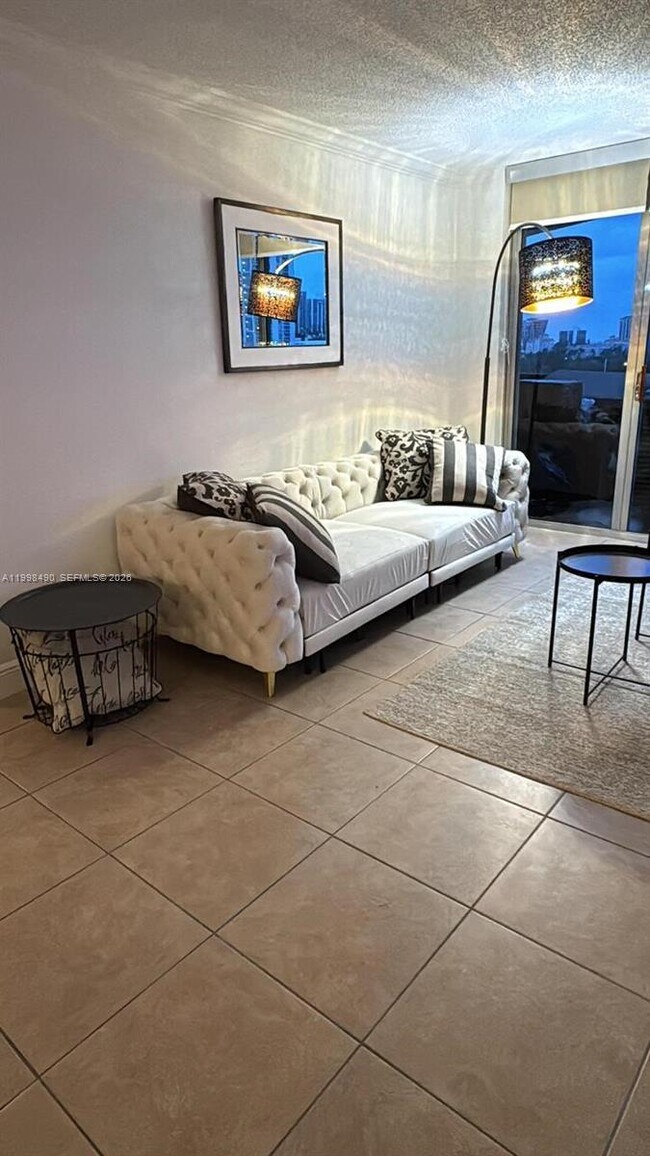 Building Photo - 3600 Mystic Pointe Dr