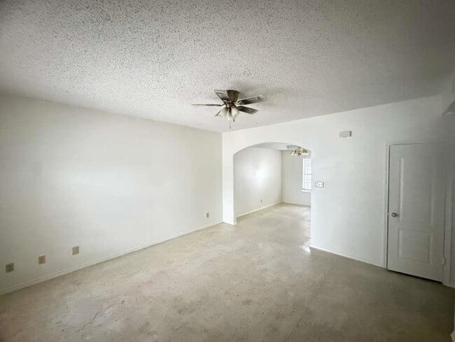 Building Photo - 509 N Mendiola Ave