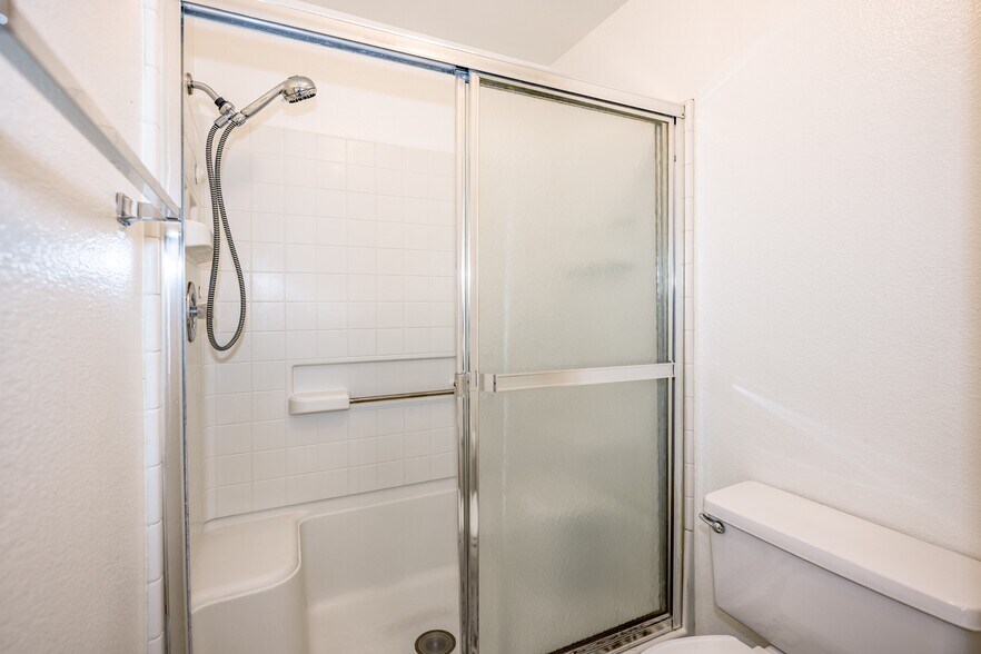 Suite bath (3/4 - shower) - 11068 Sharp Ave