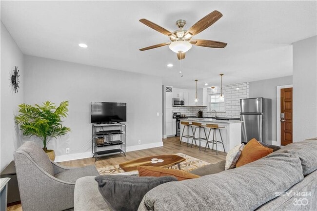 Building Photo - 1305 SE Benton St