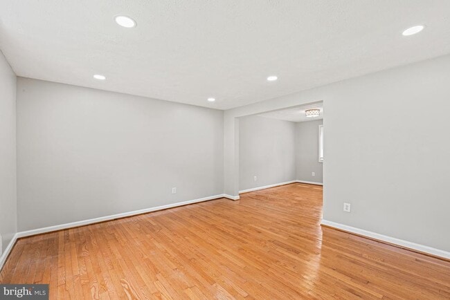 Building Photo - 9409 Mirror Pond Dr
