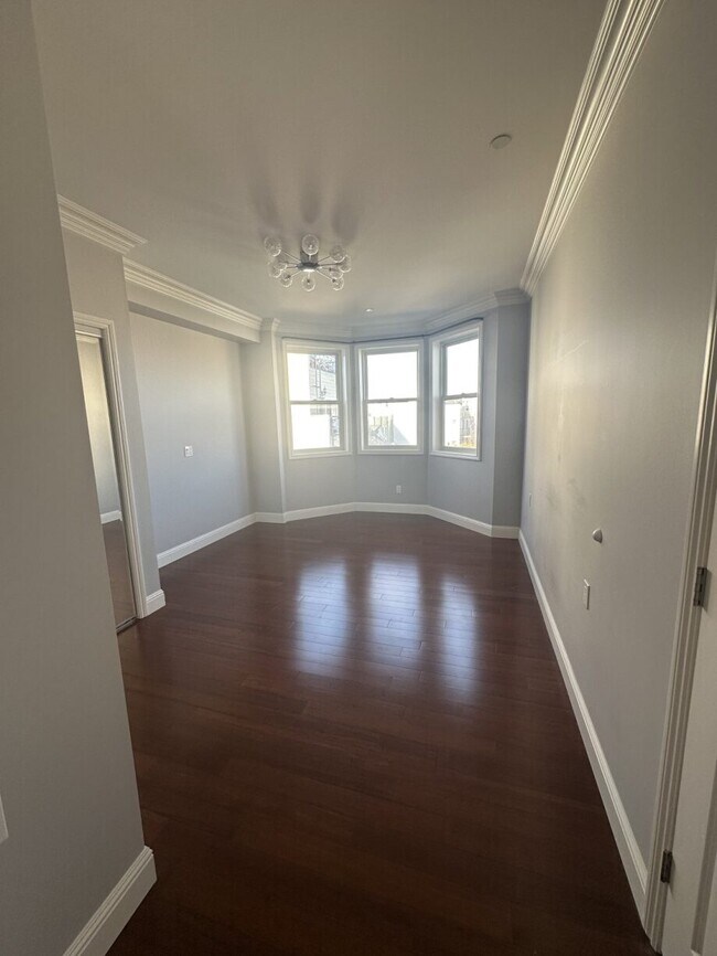 Building Photo - 1334 Anza St