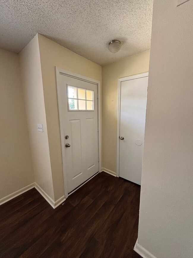 Building Photo - RG-139 Valencia Dr.