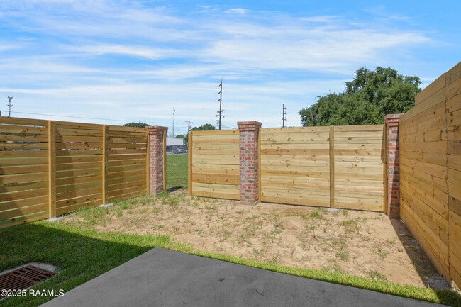 Building Photo - 424 Eraste Landry Rd