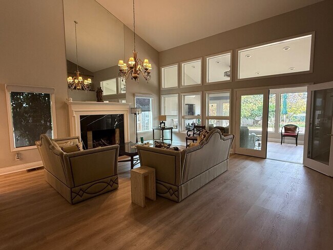 Building Photo - Spacious NW 2 story home locate in The Lakes available soon!