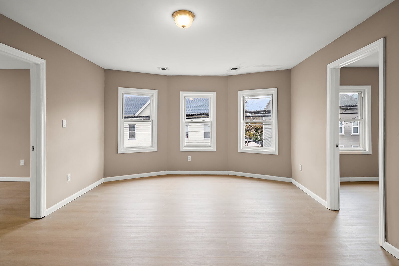 Building Photo - 113 E Main St