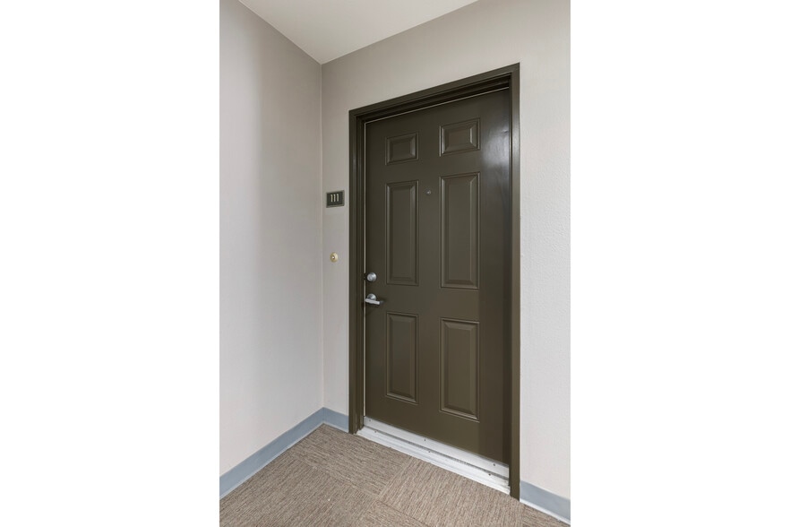 Building Photo - 6400 Crescent Park E