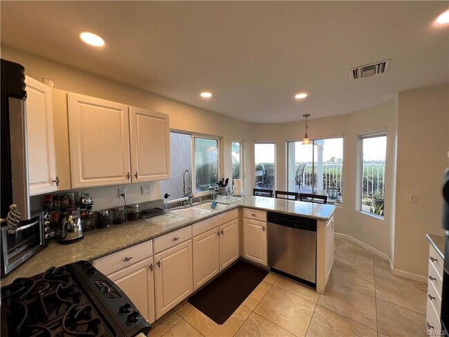 Building Photo - 33636 Sundown Ct