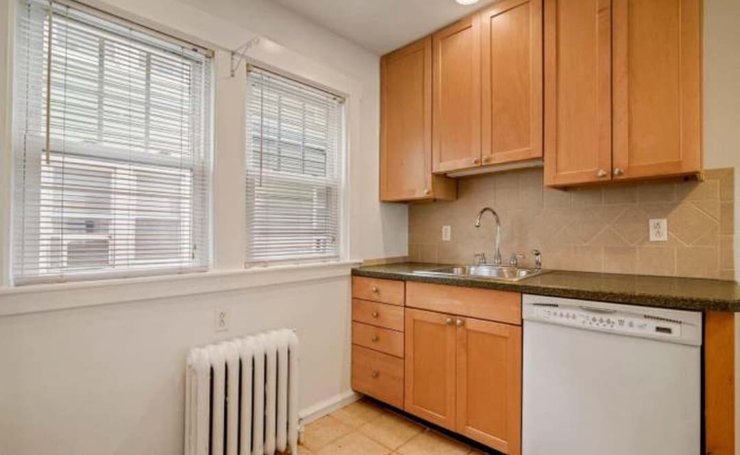 Kitchen - 20 E Coulter Ave