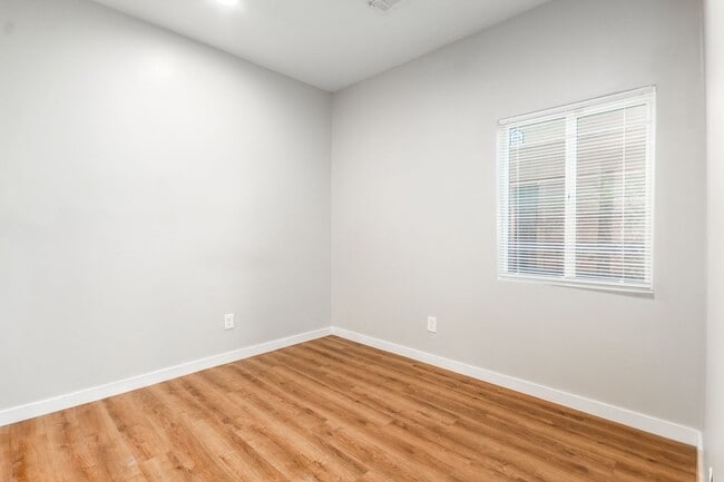 Building Photo - 1 bed/1 bath Apartment in CENTRAL PHOENIX