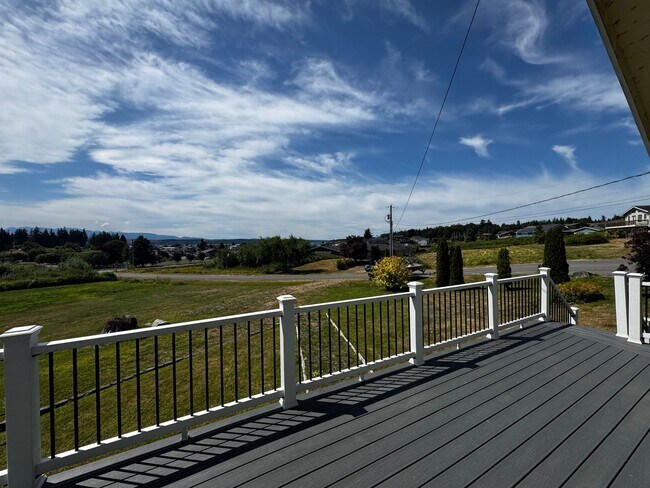 Building Photo - 2 Bedroom + Bonus Room + Loft Hansville Ho...