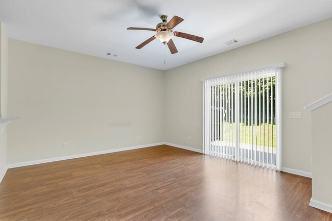 Building Photo - 3 Bedroom 2.5 Bathroom Townhome in Richmon...