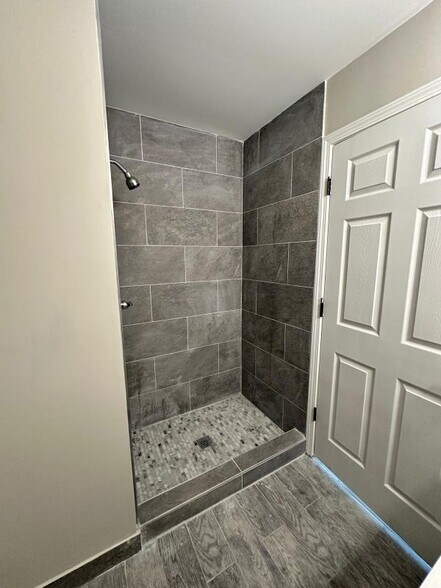 Building Photo - 52099 Heatherstone Ave