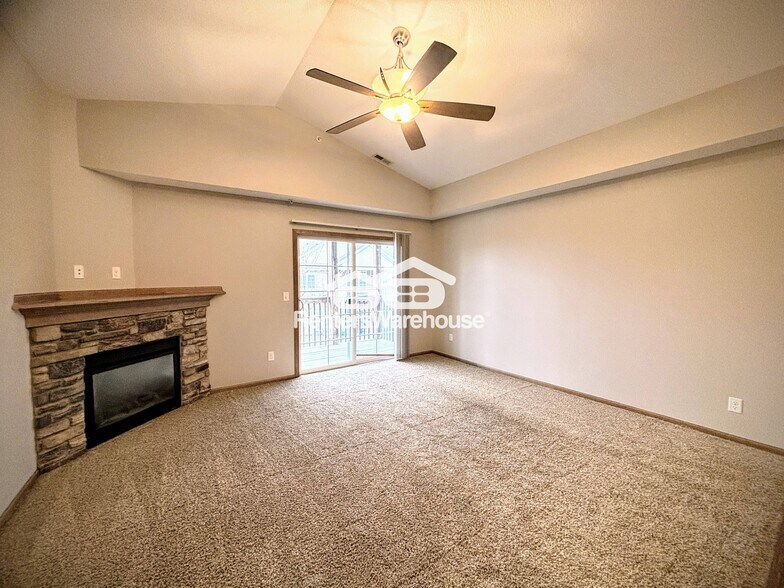 Building Photo - 2000 Meadow Ct