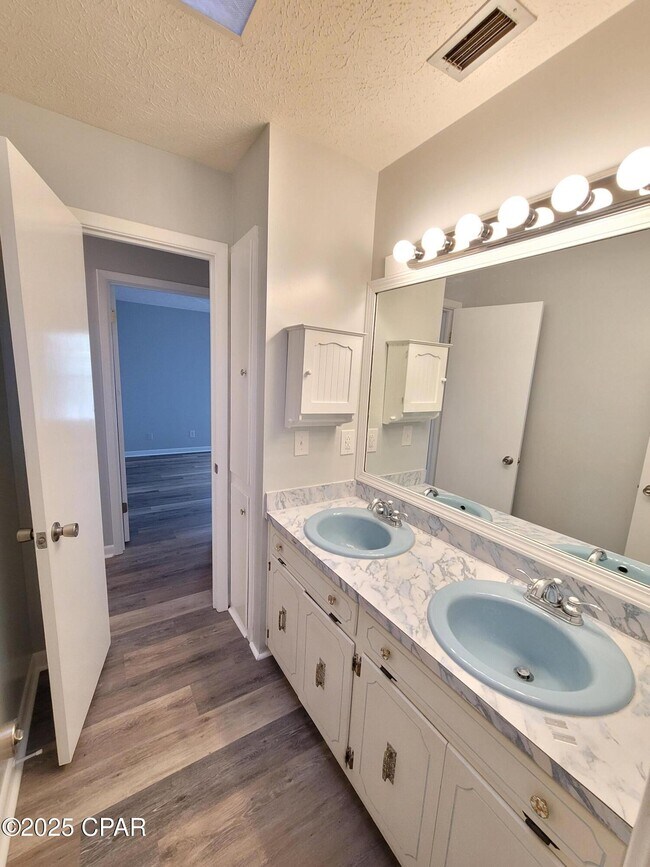 Building Photo - 2512 W 27th St