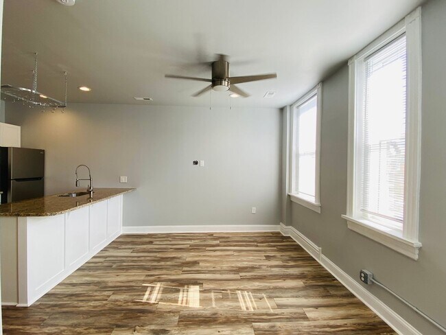 Building Photo - 3001 W Cary St