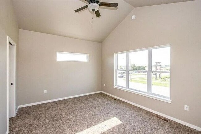 Building Photo - $2,275 | 3 Bedroom, 2.5 Bathroom Town Home | Pet Friendly | Sublease* | Available for August 1st,...