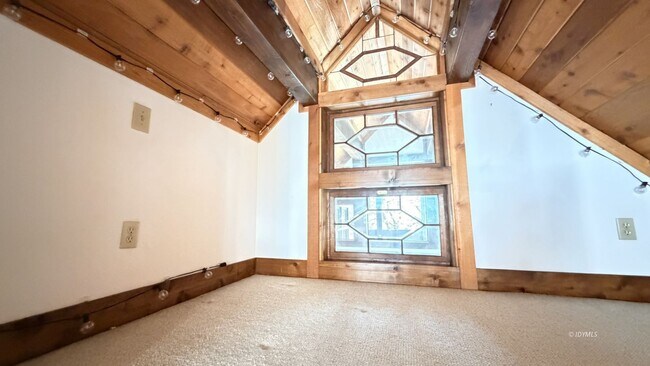 Building Photo - Large 3 Bedroom, 3 Bath Rental with Garage and Bonus Room