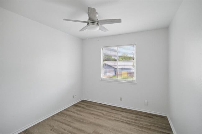 Building Photo - 2808 Kestrel Dr