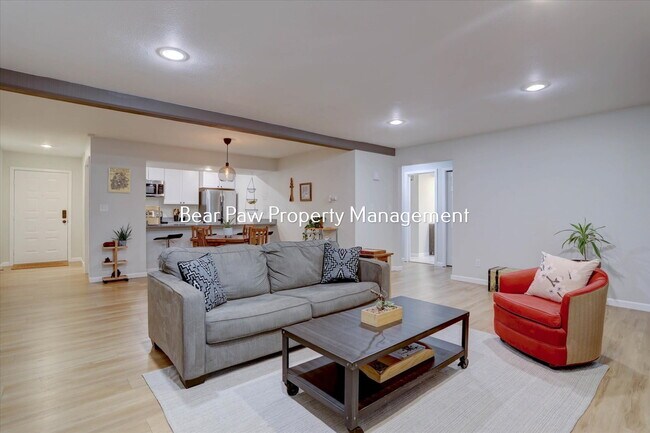 Building Photo - Charming 2-Bedroom Condo in Genesee!