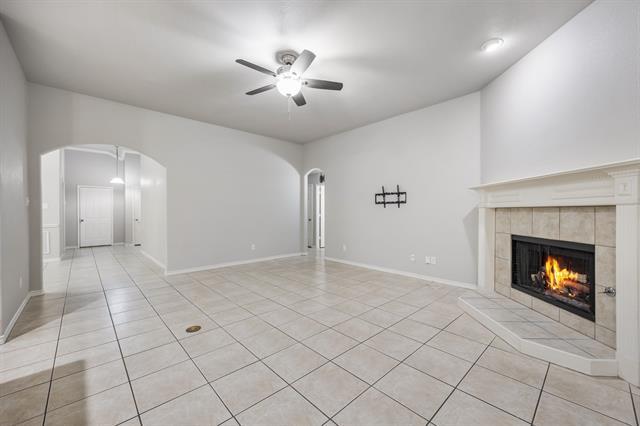 Building Photo - 8100 Twin Oaks Dr