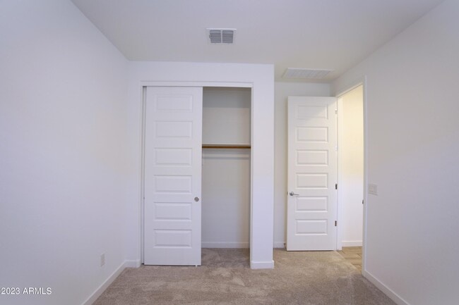Building Photo - 2540 W Sunland Ave