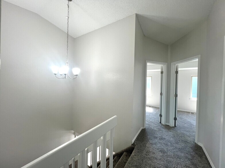 Building Photo - 3903 Smoke Tree Dr