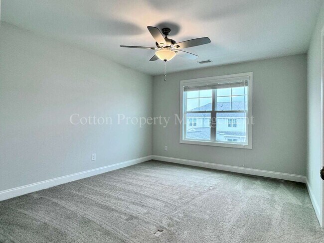 Building Photo - 4732 Siddons Dr