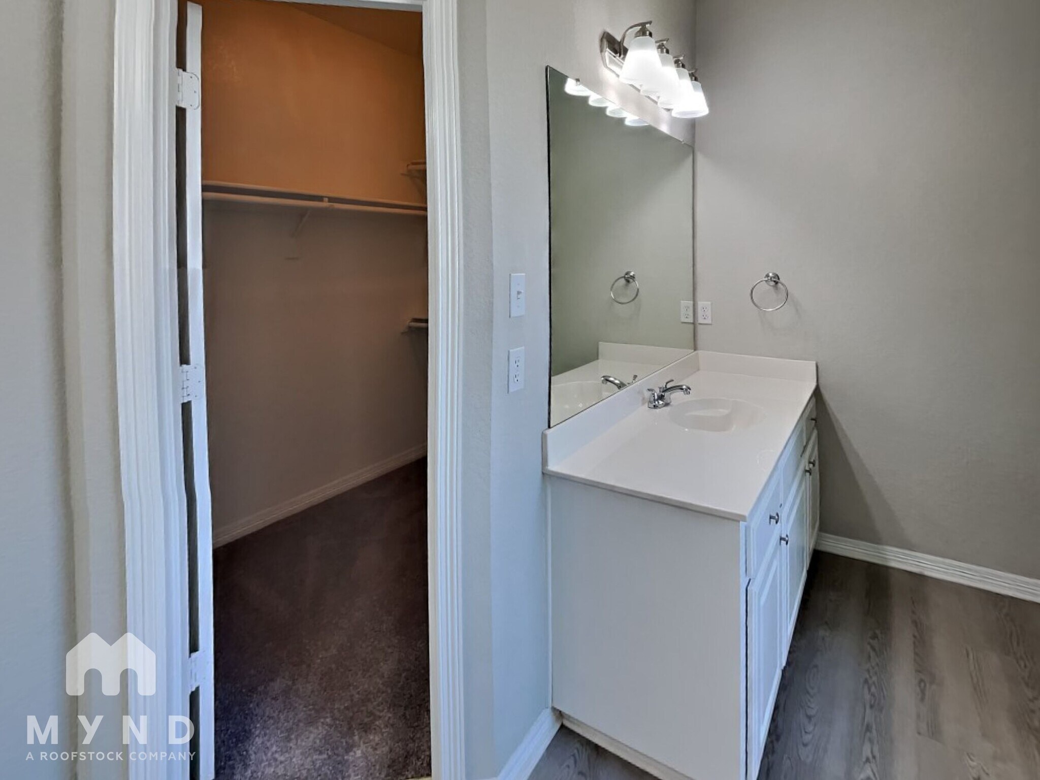Building Photo - 2209 Country Brook Dr